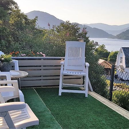 Berge & Laila'S Private Apartment Førde Екстериор снимка