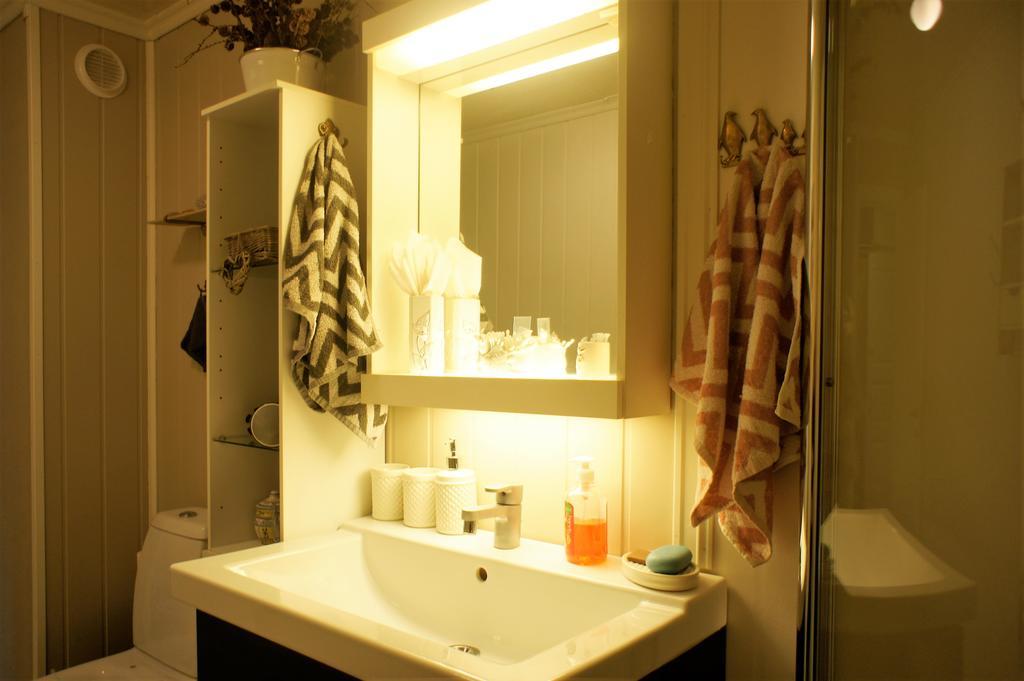 Berge & Laila'S Private Apartment Førde Екстериор снимка